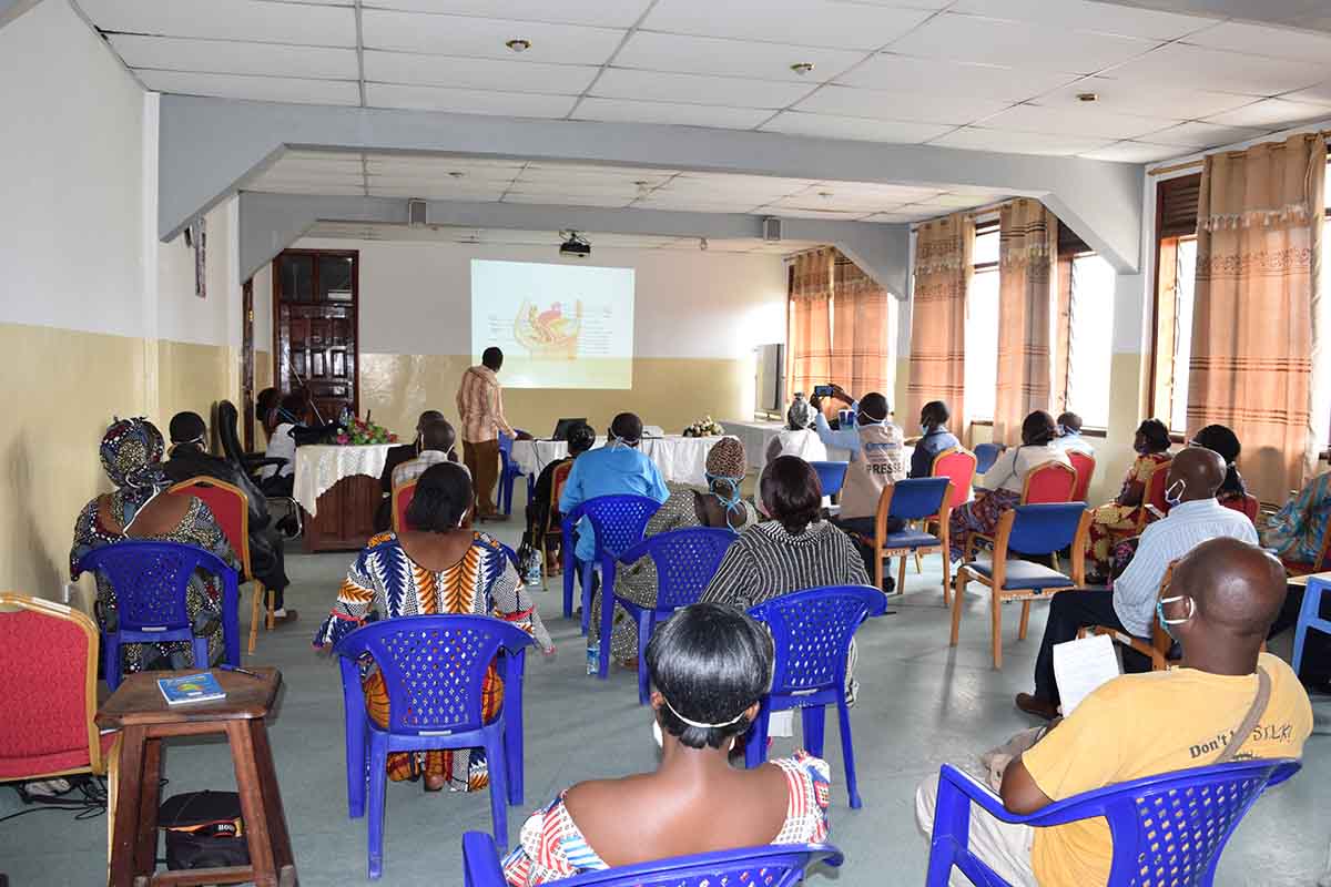 Sensibiliser les communautÃ©s pour amÃ©liorer la santÃ© de la femme et de la jeune fille