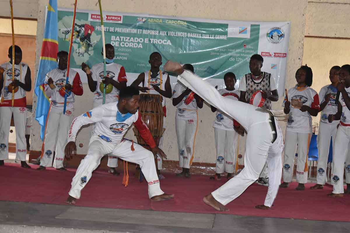 CÃ©lÃ©bration de la deuxiÃ¨me cÃ©rÃ©monie de remise des cordes et diplÃ´mes aux capoeiristes