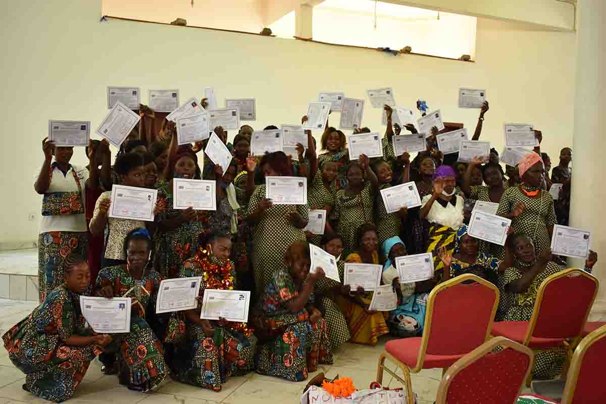 Beni : 75 laurÃ©ats reÃ§oivent leurs kits de rÃ©insertion aprÃ¨s une annÃ©e de formation vocationnelle 