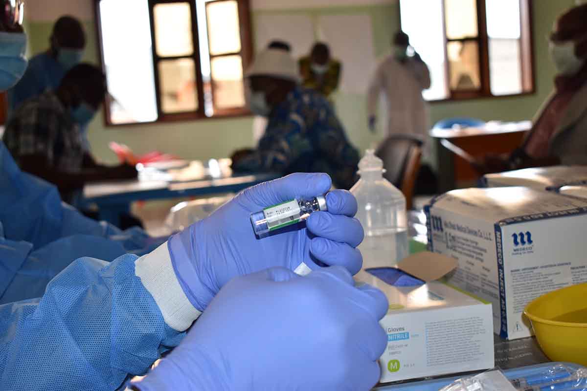 Goma: Lancement de la campagne de vaccination contre la Covid-19 Ã  HEAL Africa
