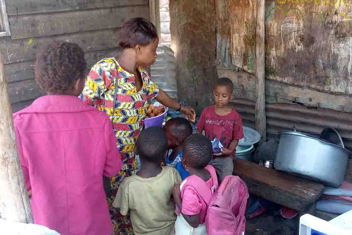 SÃ©parÃ©s de leurs parents aprÃ¨s Ã©ruption du Nyiragongo, ces enfants ont besoin de nous !