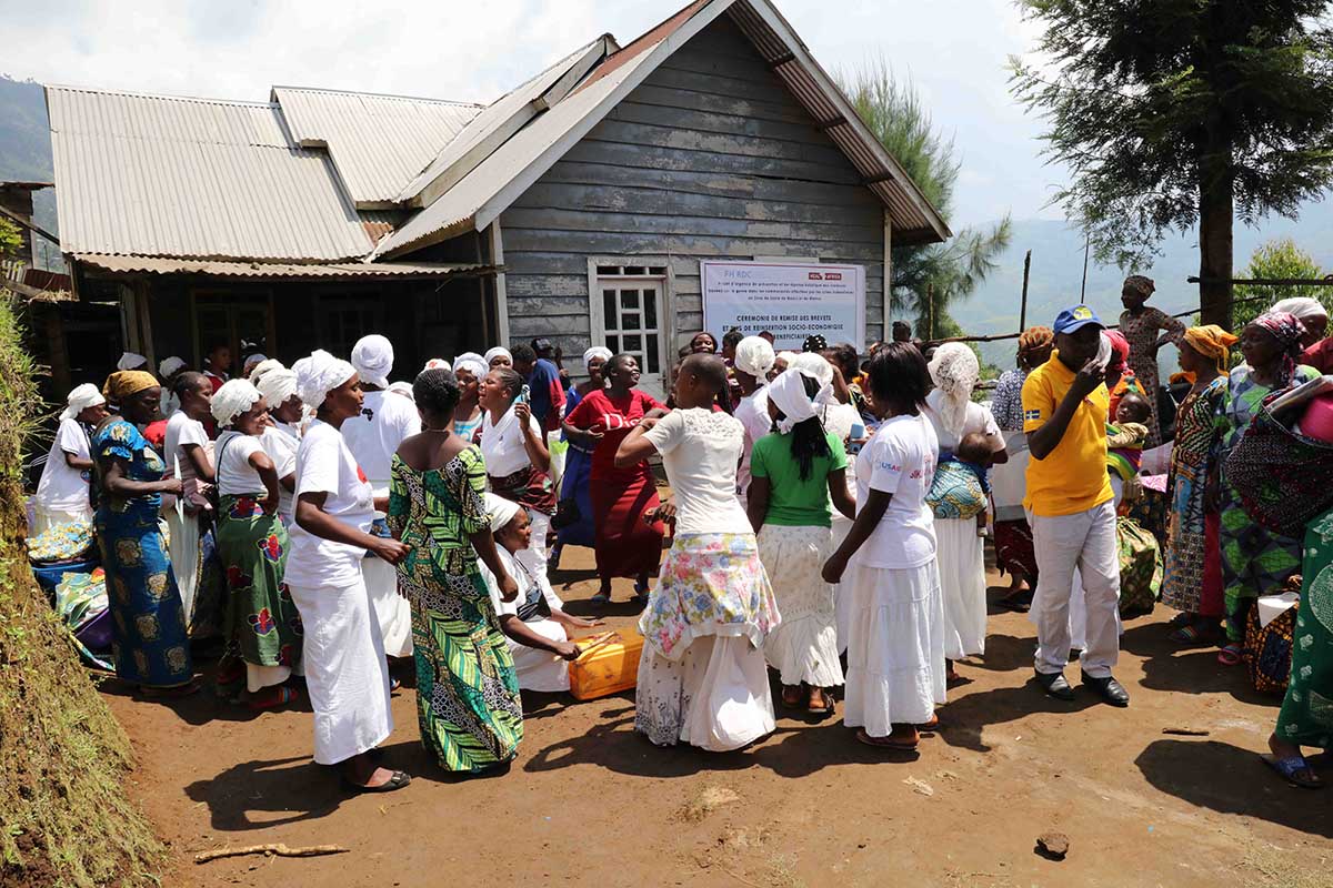 Masisi: 343 femmes reÃ§oivent leurs kits de rÃ©insertion socio-Ã©conomique