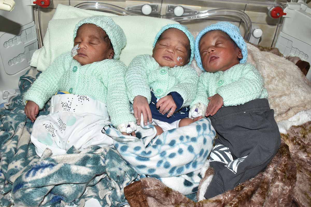 De nouveaux triplés nés à l’Hôpital HEAL Africa : Besoin d’assistance