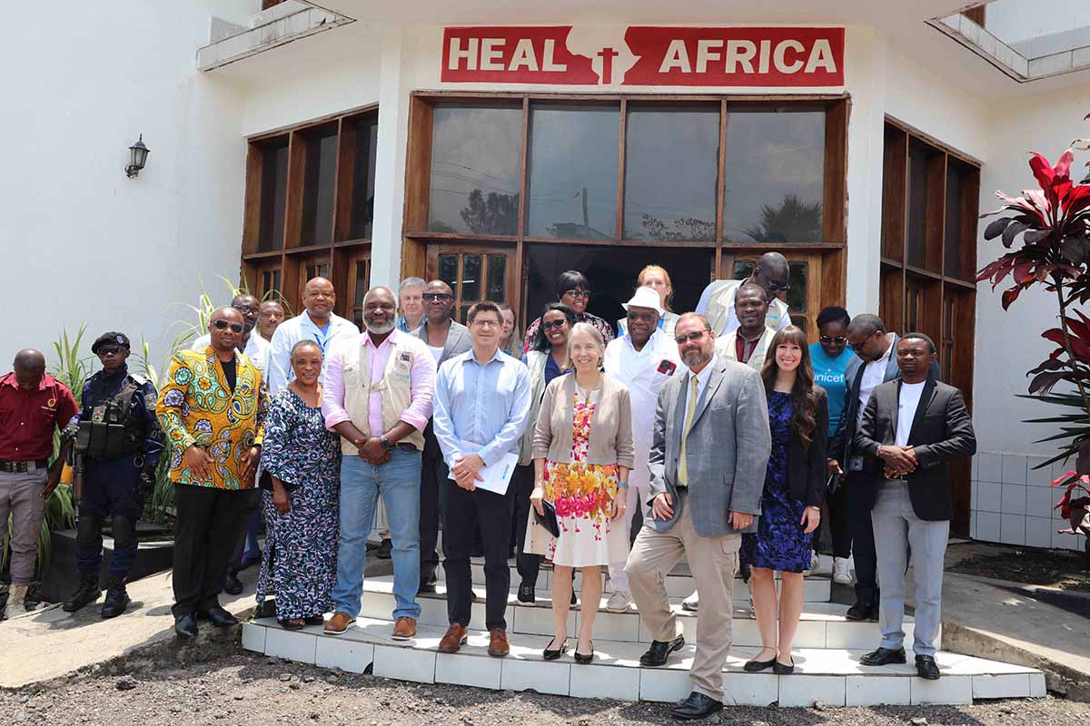 L’ambassadrice des États-Unis a visité HEAL Africa en soutien aux femmes déplacées de guerre