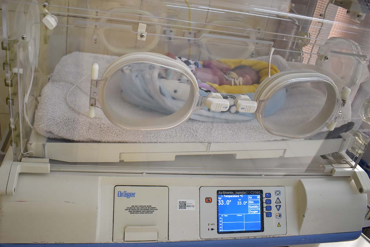 Nés prématurément à l’Hôpital HEAL Africa, nos triplés sont prêts à rentrer chez eux
