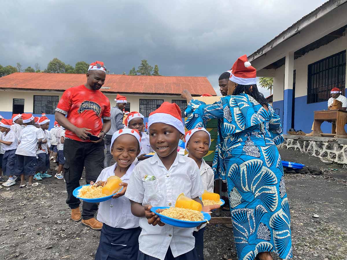 Célébration de Noël à GSF Mugunga : de la danse, de la joie, des rires qui font écho