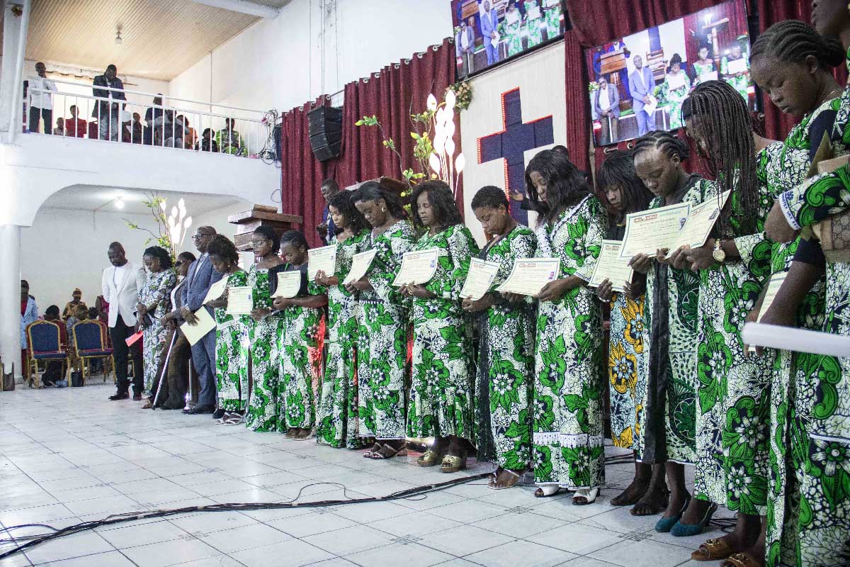 « LES ARTS QUI GUERISSENT », HEAL Africa : seize filles et femmes formées à la coupe et couture à Goma
