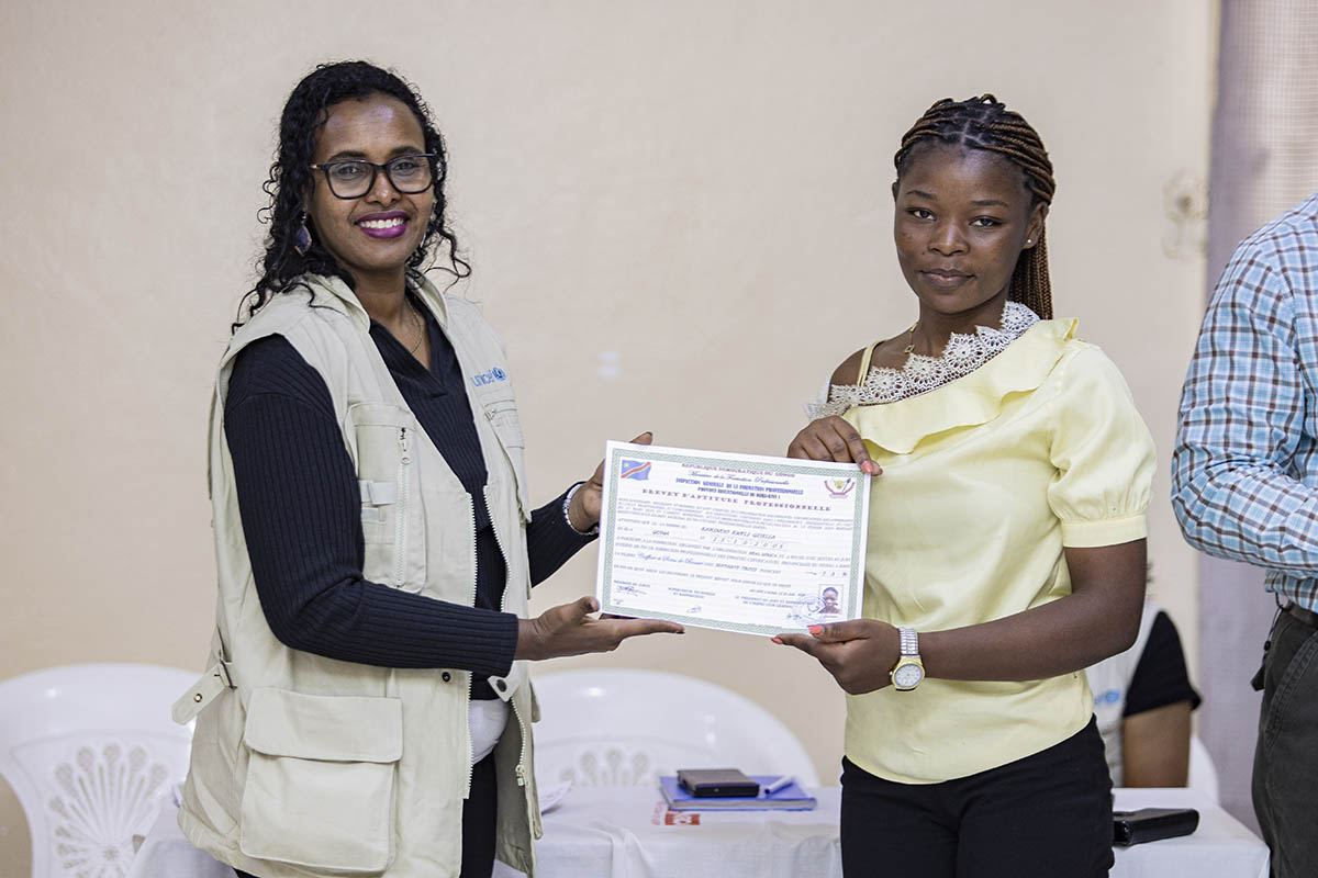 Nord-Kivu : par la formation aux métiers générateurs de revenus, HEAL Africa renforce la résilience de 95 femmes retournées de guerre