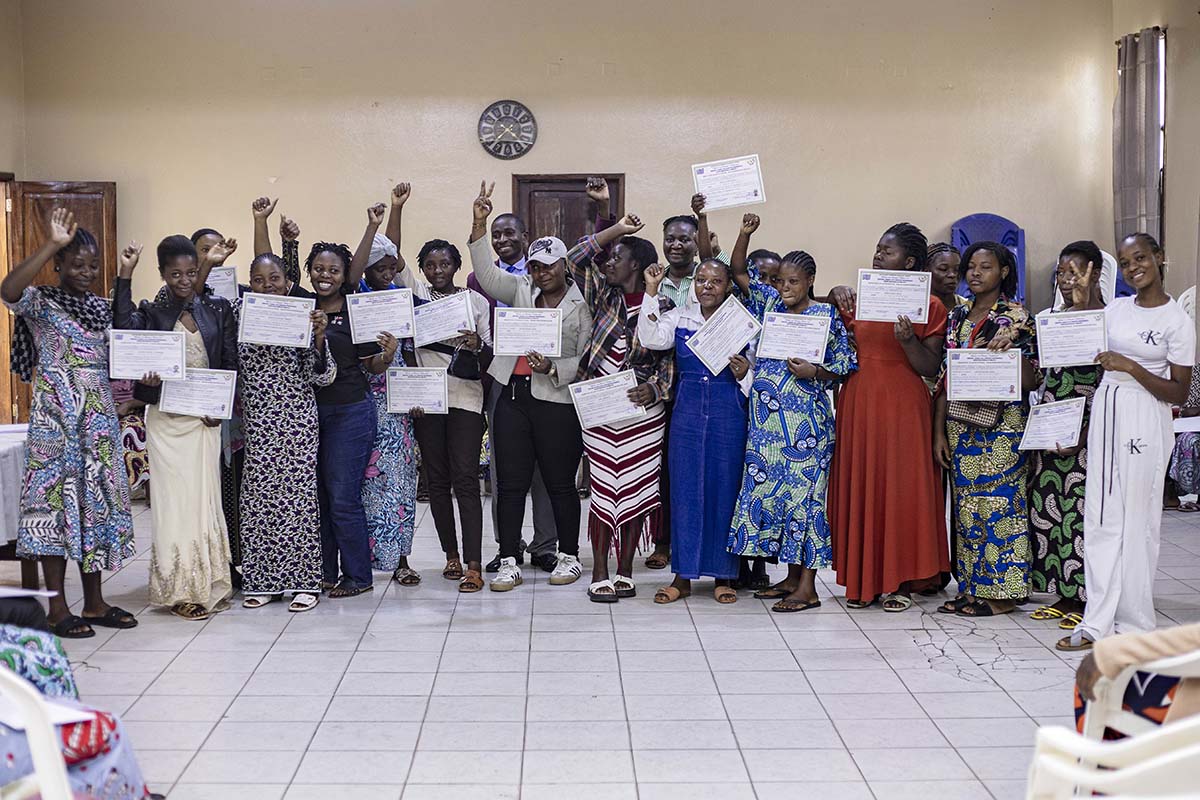 Nord-Kivu : par la formation aux métiers générateurs de revenus, HEAL Africa renforce la résilience de 95 femmes retournées de guerre
